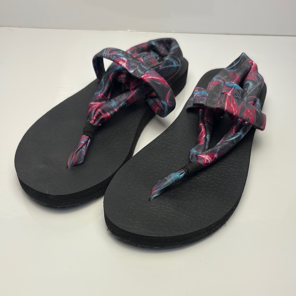 Skechers Yoga Foam Women's Blue and Pink Soft Strap Sandals Flip Flop  Size 9